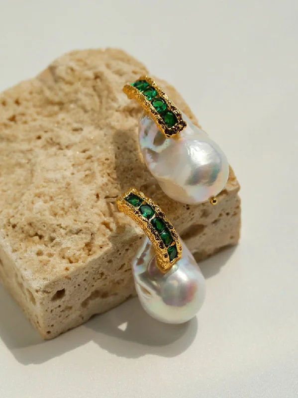 Hoop earrings with multi-tone finishes for a colorful and layered effect-Vintage Baroque Pearl Emerald Earrings